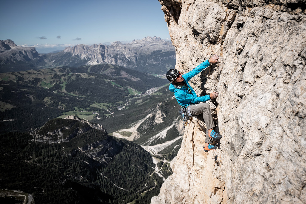 Simon Gietl climbing on Can you hear me. Photo: StorytellerLabs/ Salewa